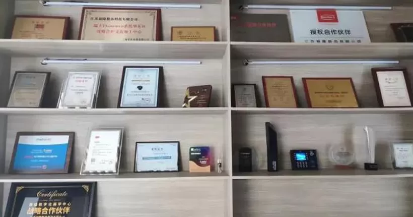 China Fulong Digital Dentistry s'associe à la solution d'impression 3D RAYSHAPE pour réduire considérablement le taux de retours de moisissure dentaire pour la restauration d'implants!